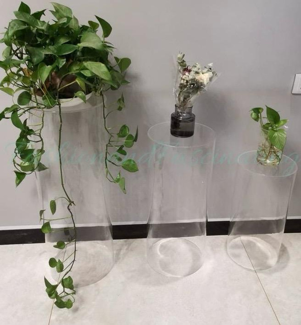Acrylic bases in three sizes
