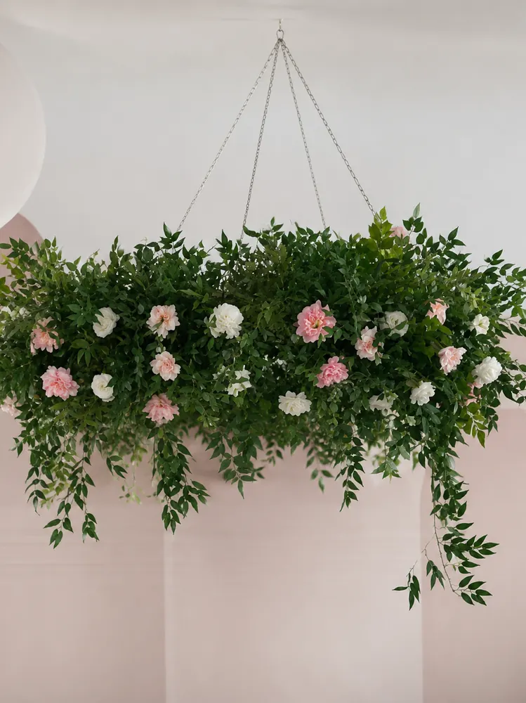 Instalación floral colgante