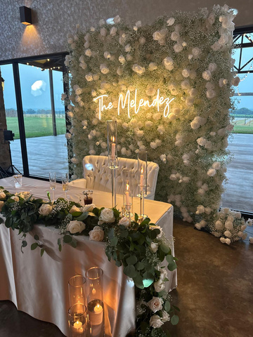 Flower wall as sweetheart table backdrop